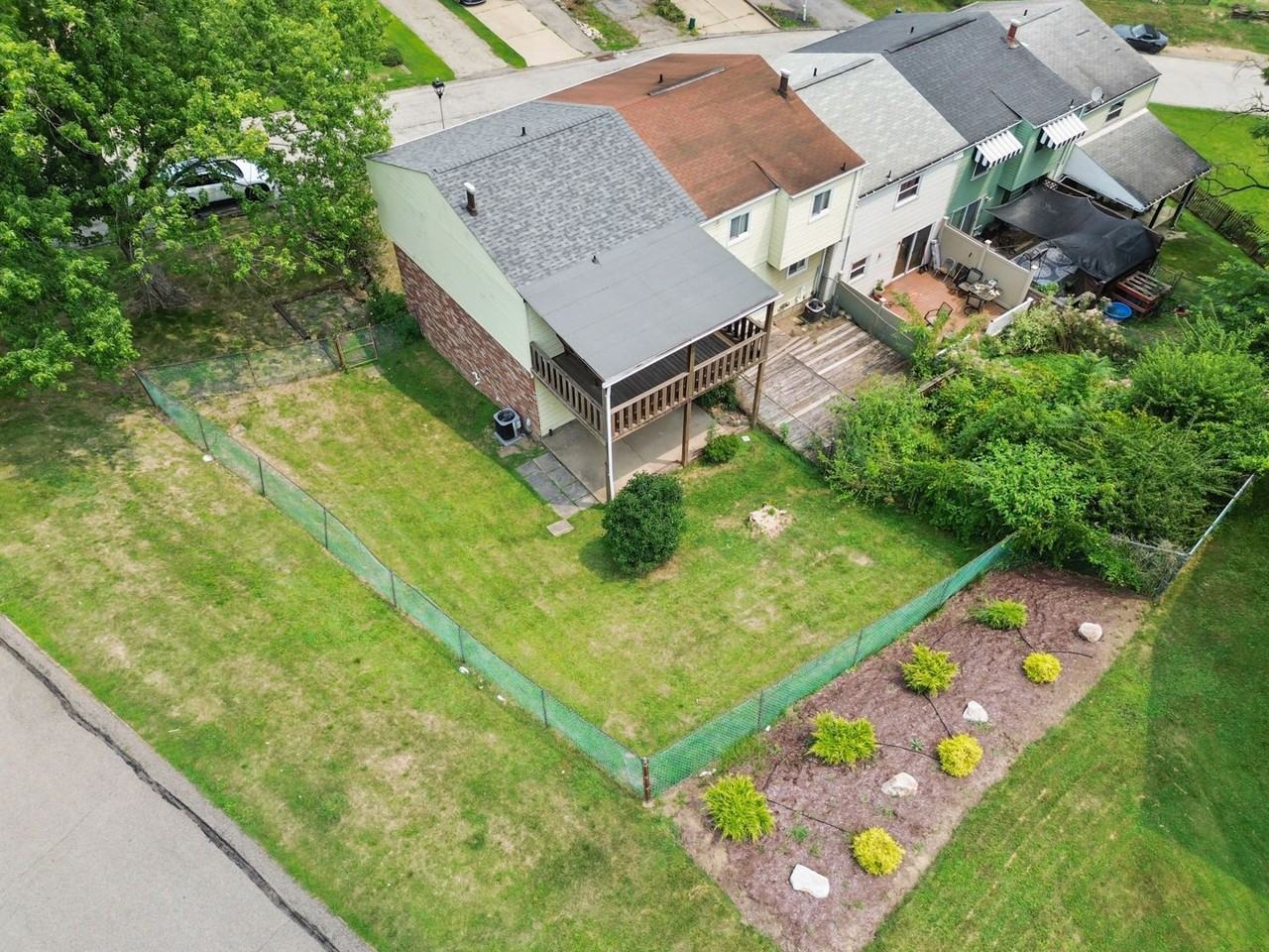 1105 Anna Ave - Photo 4 of 31