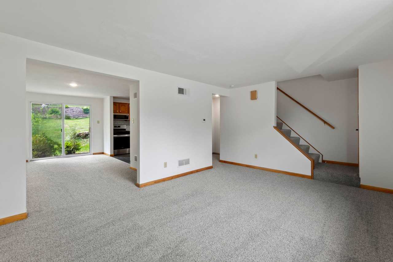 1105 Anna Ave - Photo 6 of 28