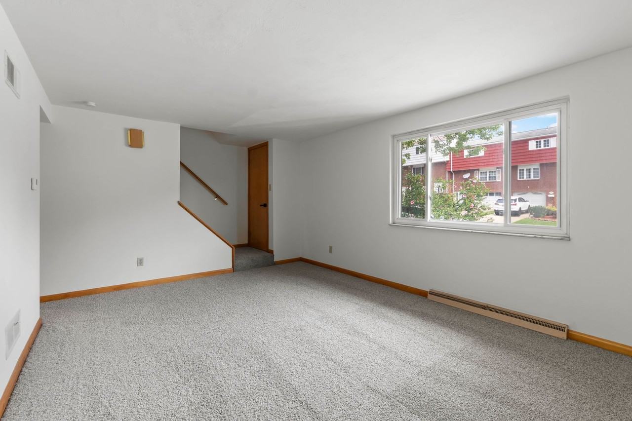 1105 Anna Ave - Photo 4 of 28