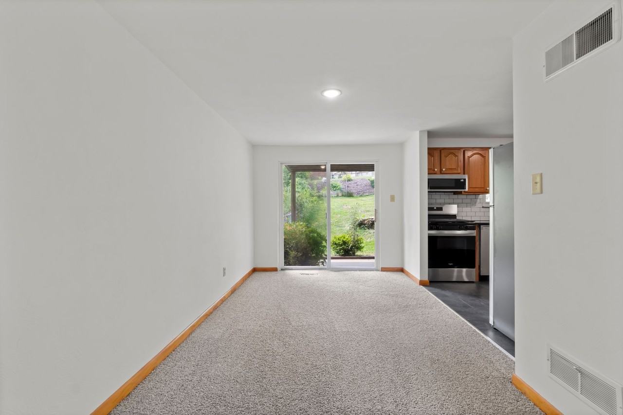 1105 Anna Ave - Photo 7 of 28