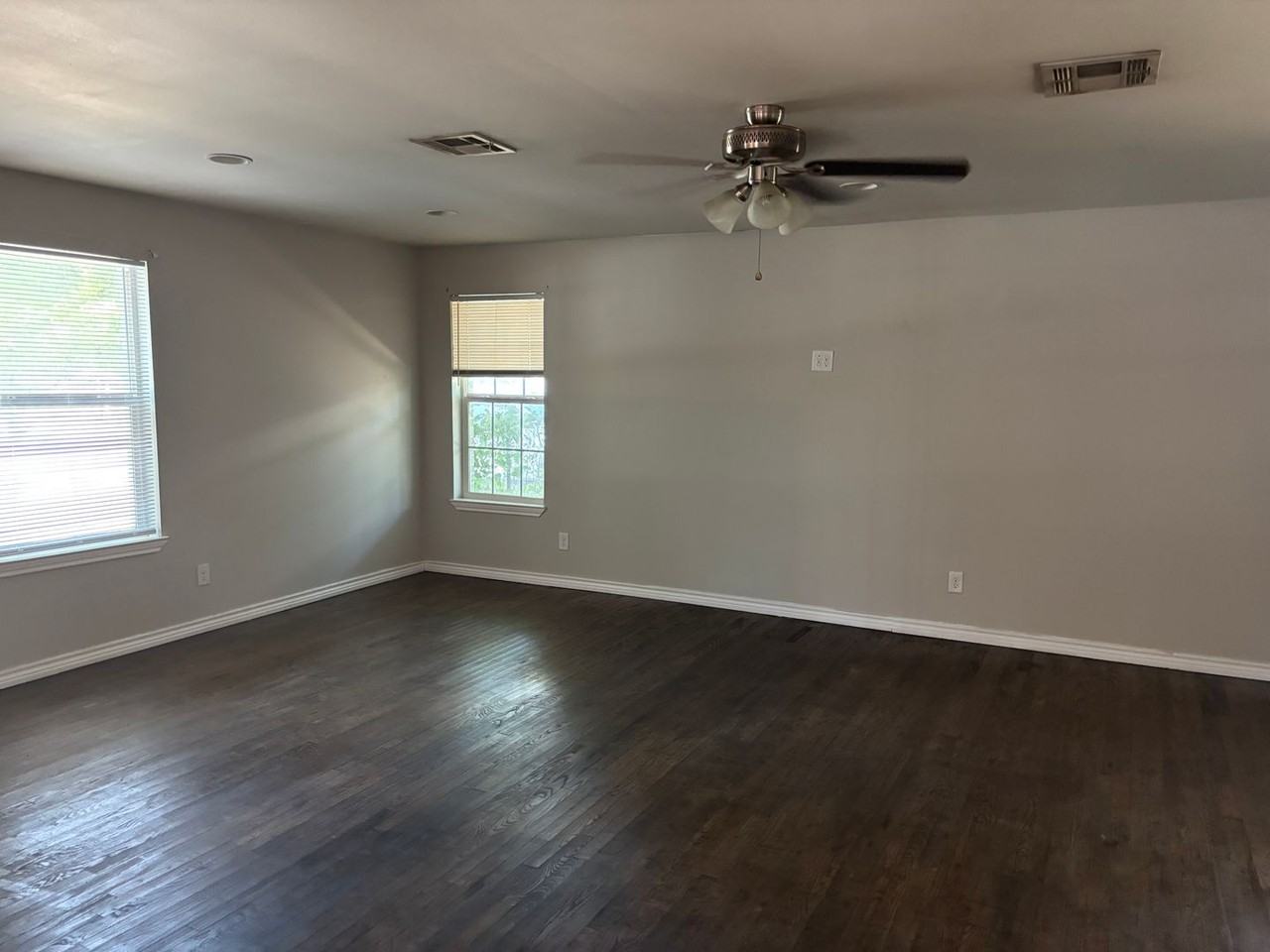 1709 W Elm St - Photo 3 of 11