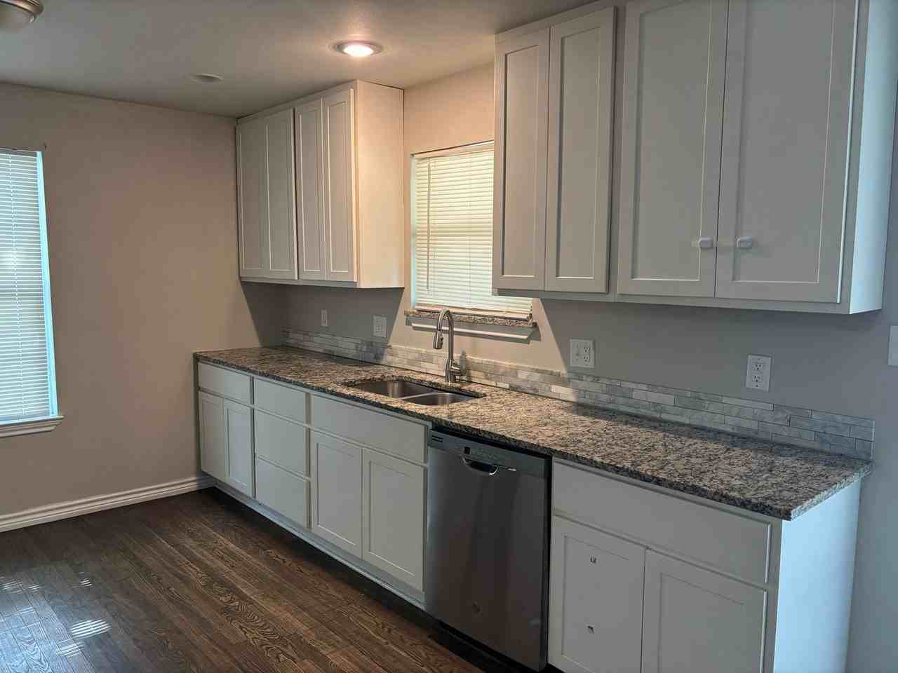 1709 W Elm St - Photo 6 of 11