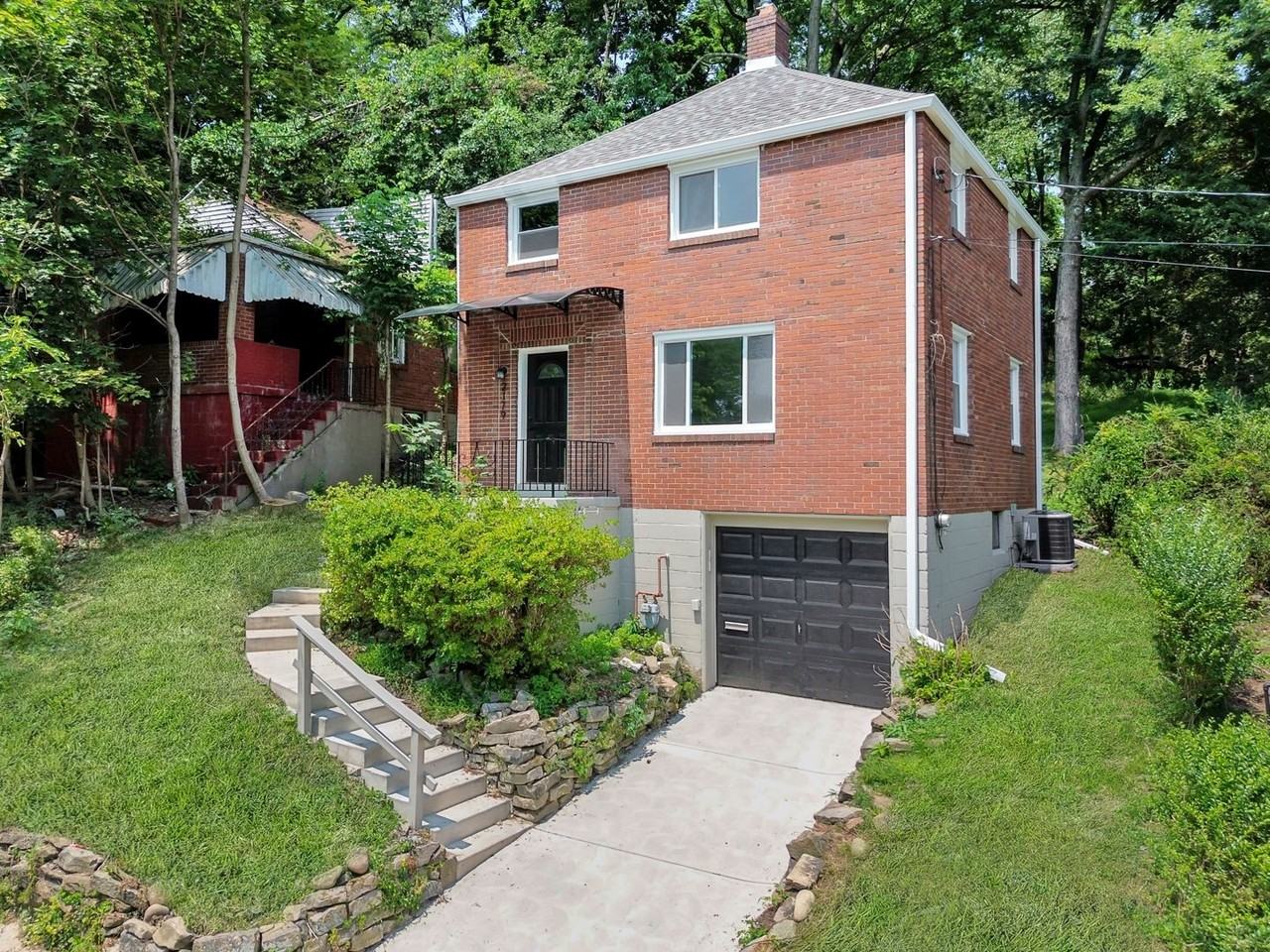 2179 Vantine St - Photo 2 of 27