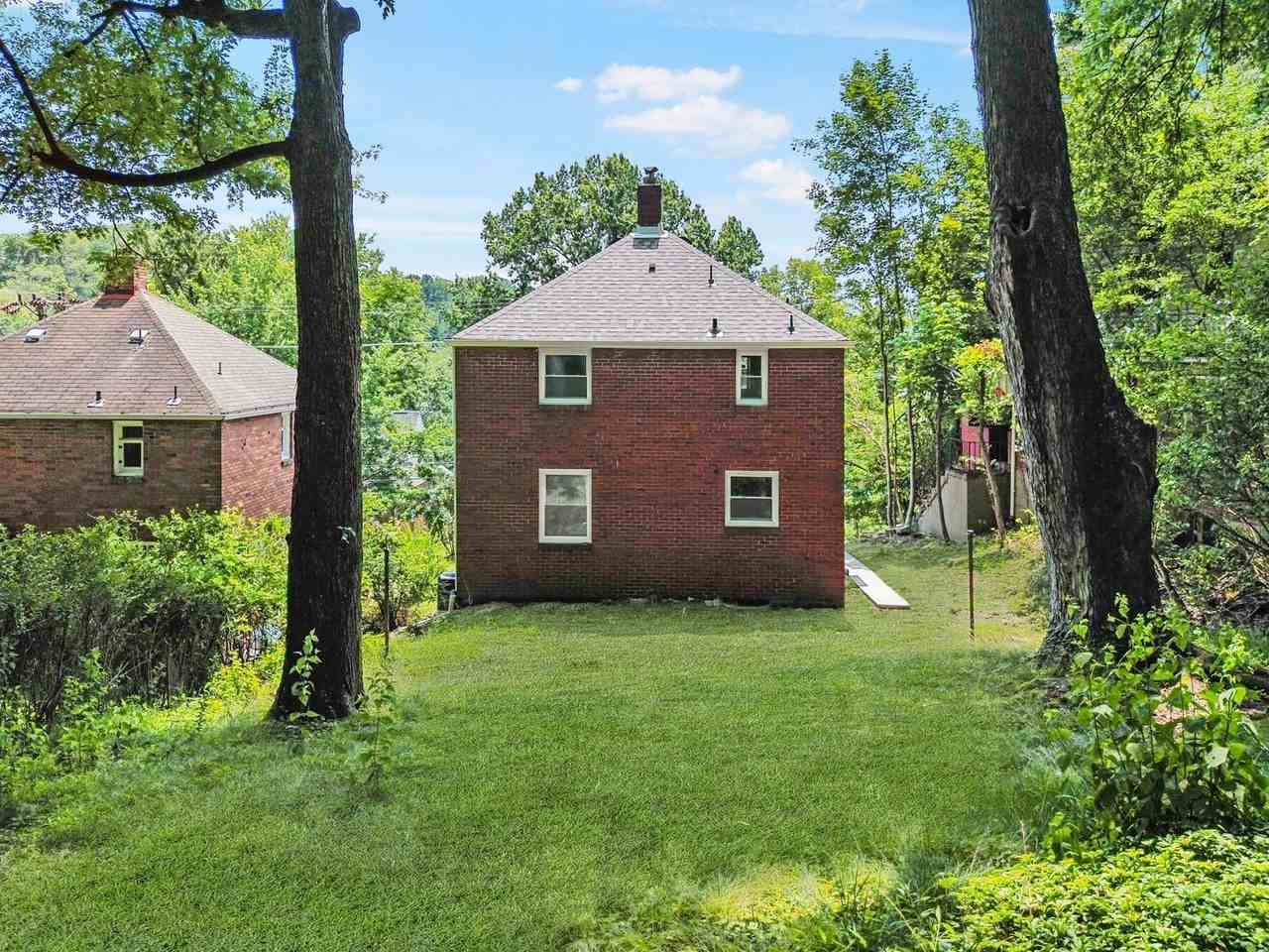2179 Vantine St - Photo 3 of 27