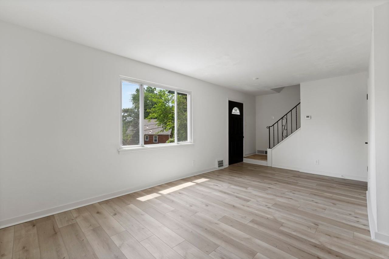 2179 Vantine St - Photo 5 of 27