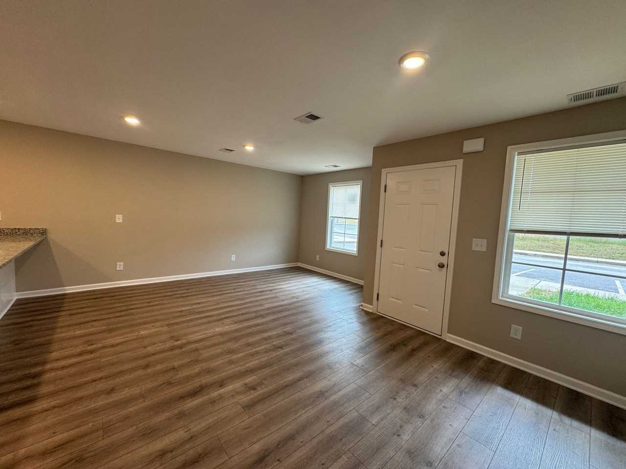 213 Mountaindale Dr - Photo 2 of 20