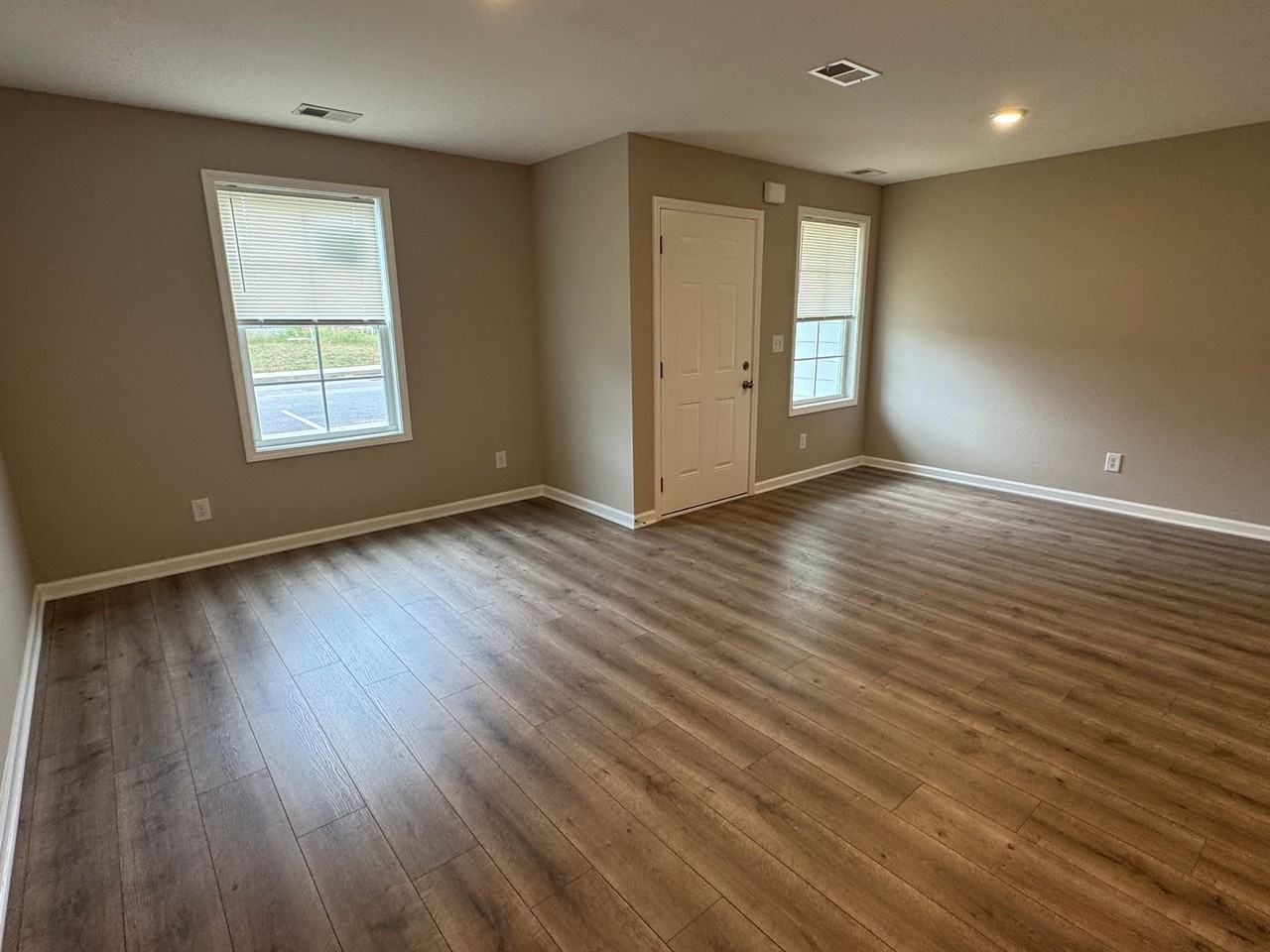 213 Mountaindale Dr - Photo 3 of 20
