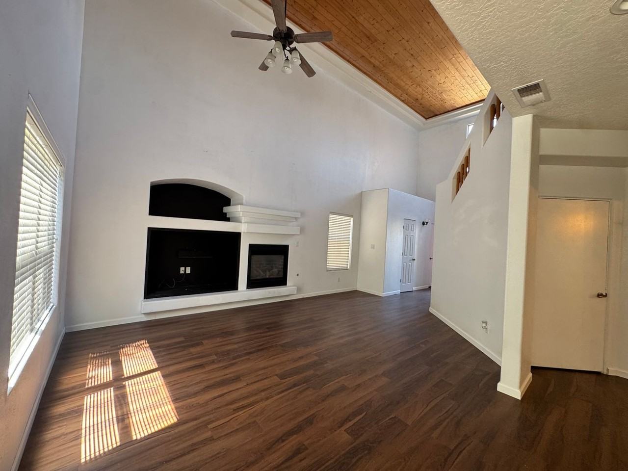 10408 Toscana St Nw - Photo 4 of 18