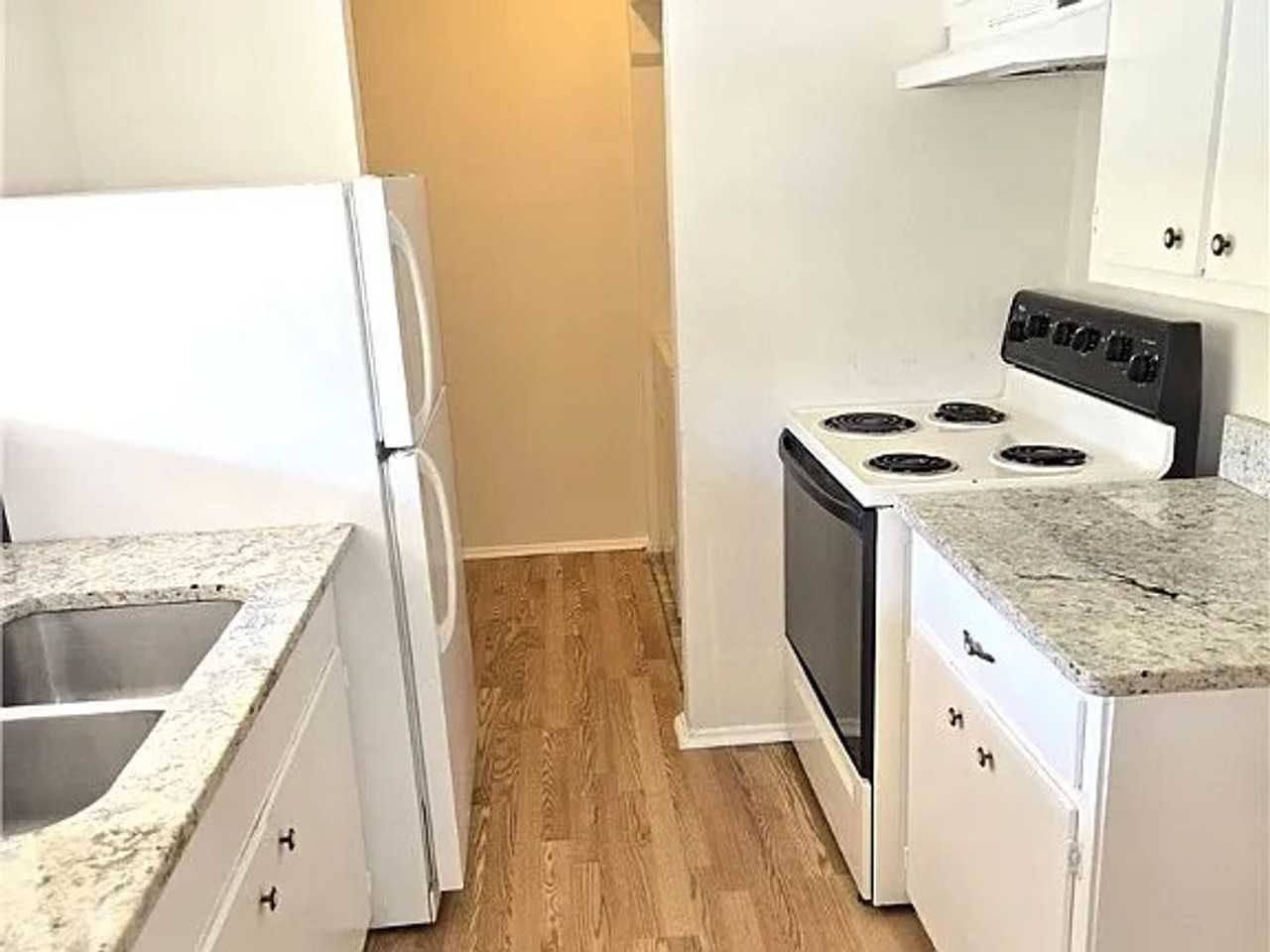 203 S Mitchell Ave #4 - Photo 2 of 10