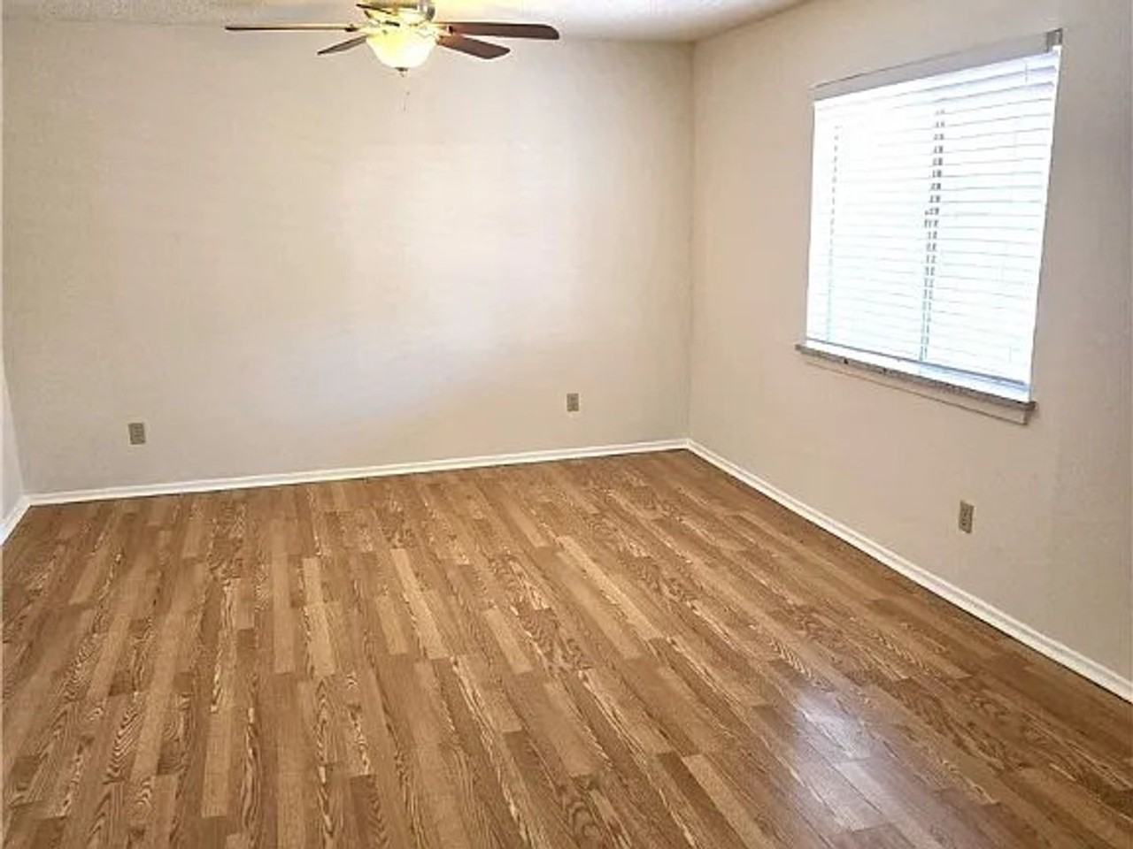 203 S Mitchell Ave #4 - Photo 3 of 10