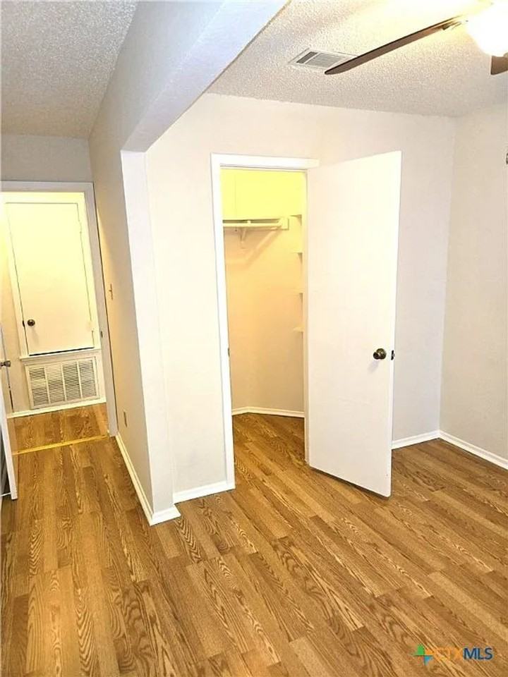 203 S Mitchell Ave #4 - Photo 4 of 10