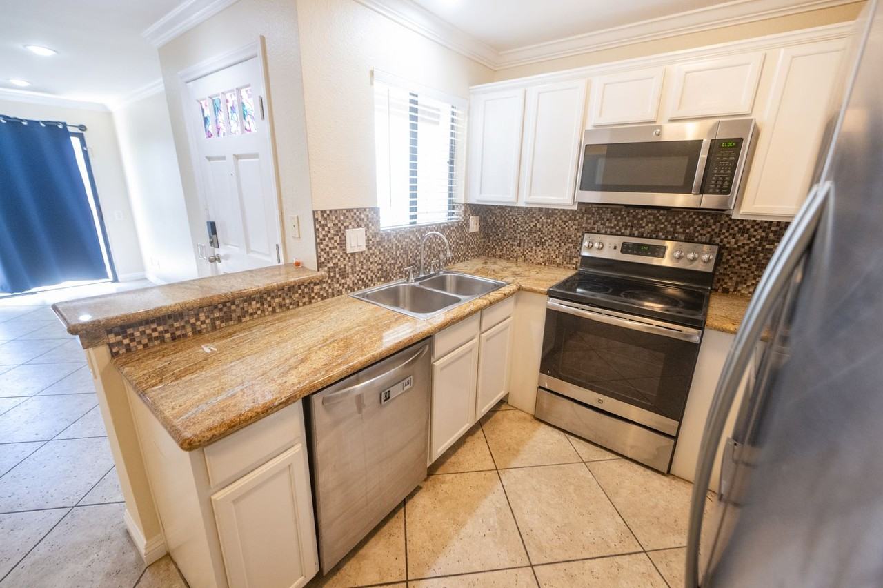 3550 Sunset Ln #13 - Photo 6 of 27
