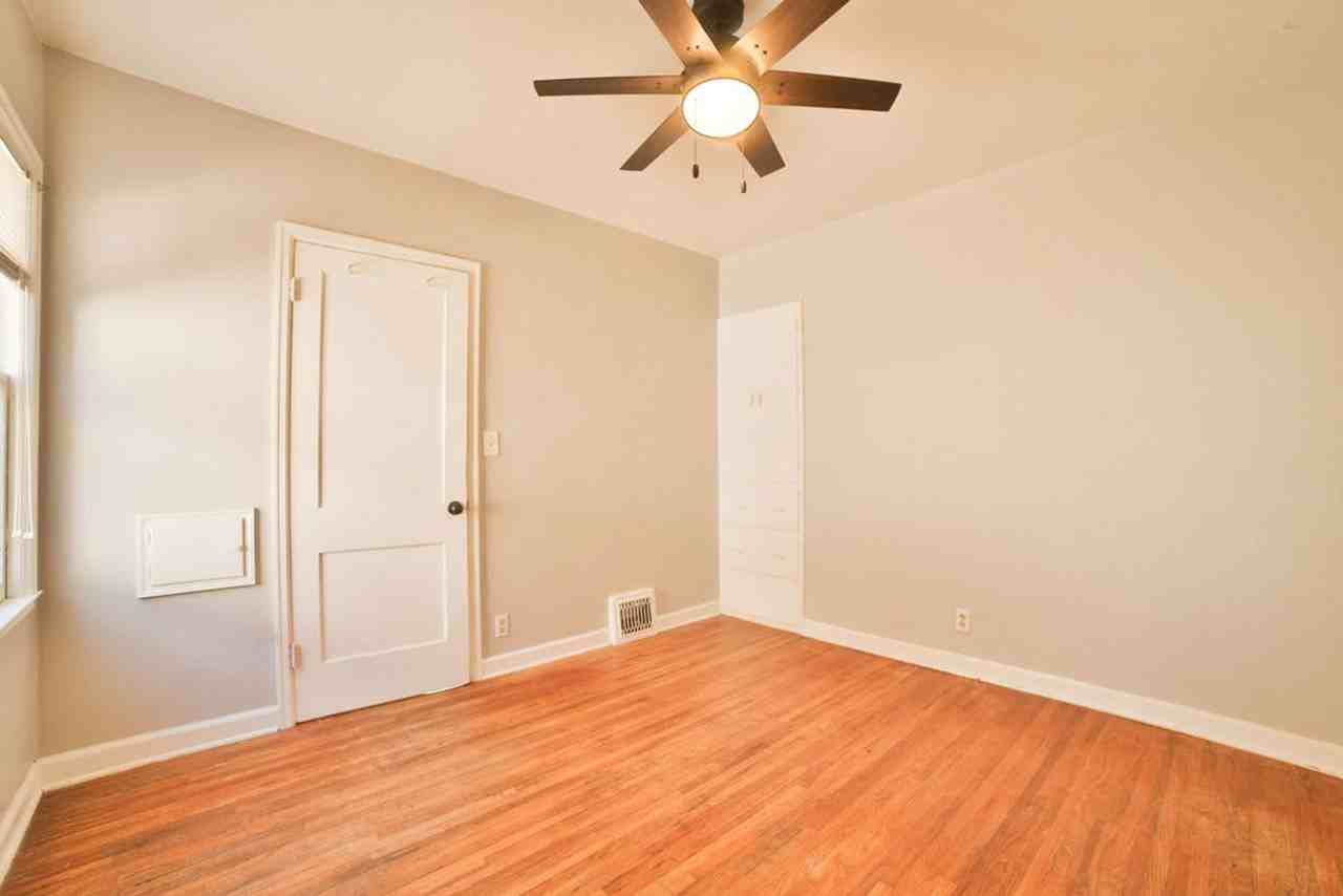 715 S West Ave - Photo 3 of 19