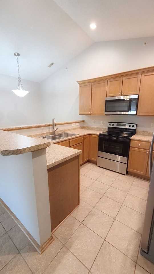 Meadow Court Apartments - Photo 4 of 12