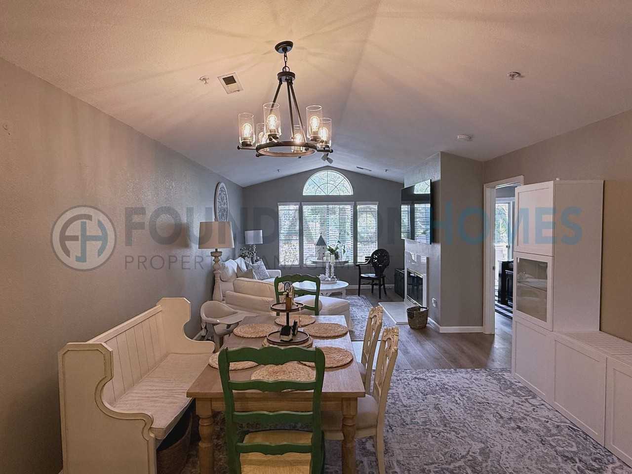 38 Bridle Path Ln - Photo 2 of 14