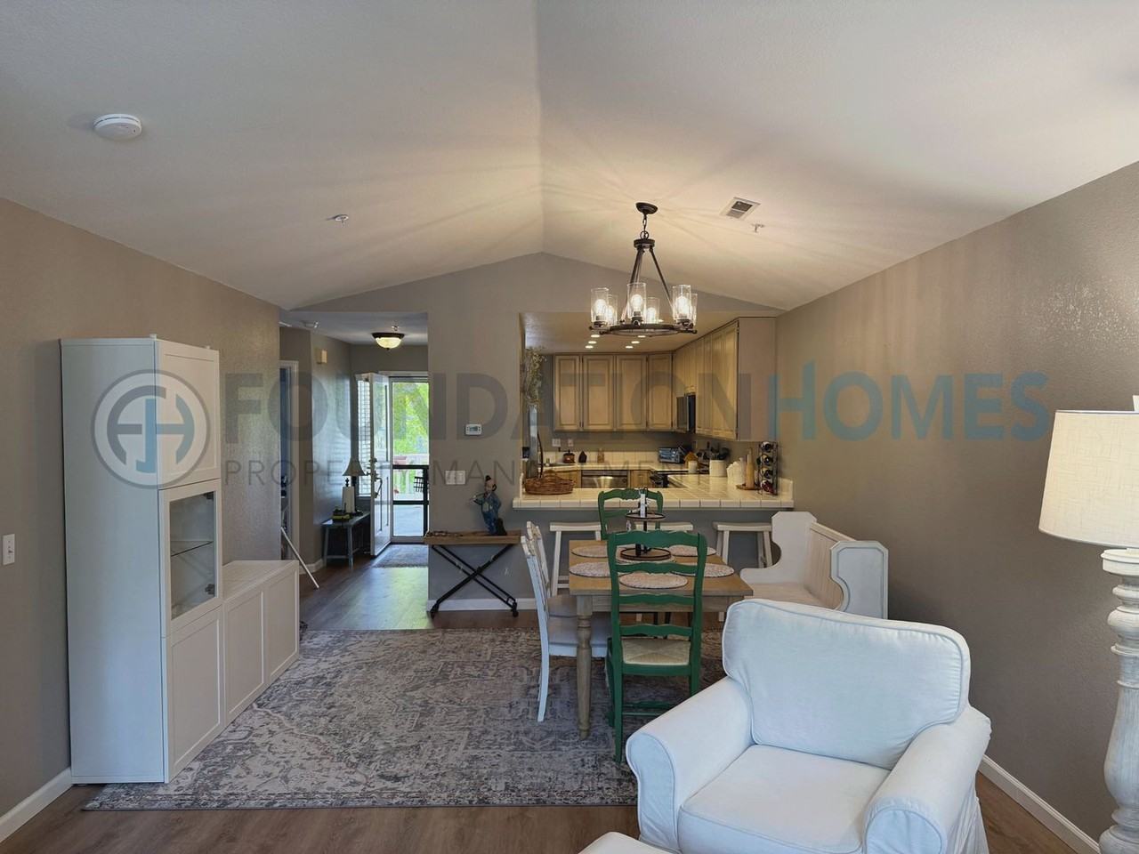 38 Bridle Path Ln - Photo 3 of 14