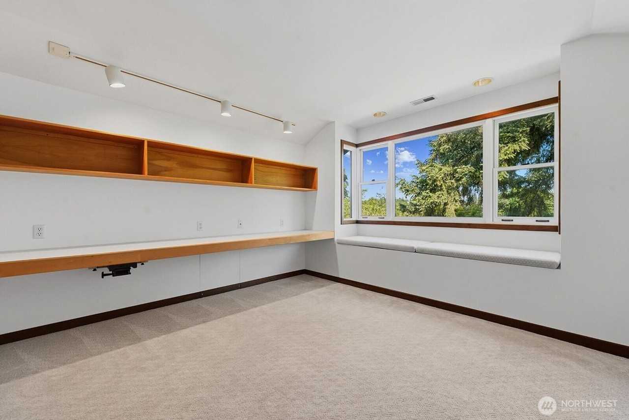 6314 19th Ave Ne - Photo 2 of 26