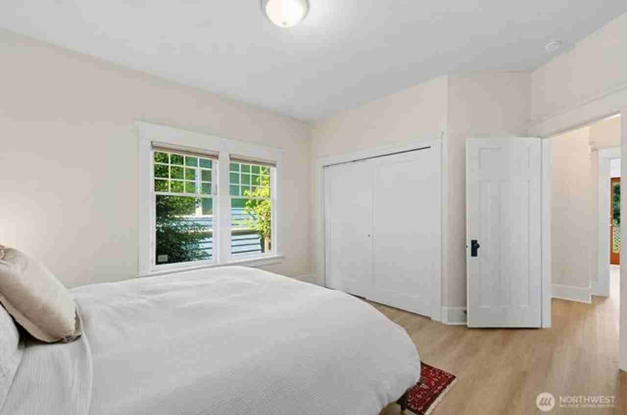 6314 19th Ave Ne - Photo 7 of 26