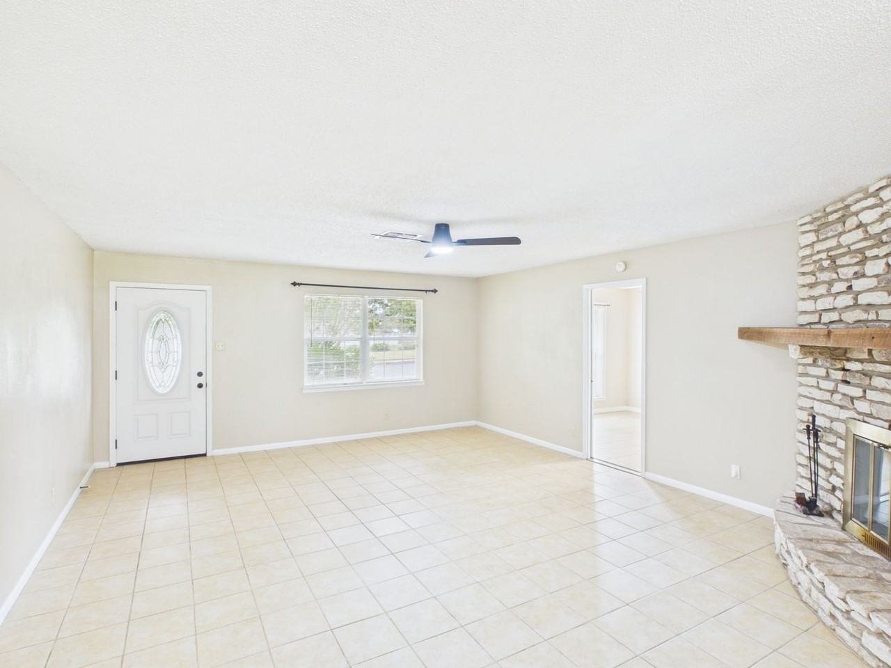 328 Glenmoor Dr - Photo 5 of 24
