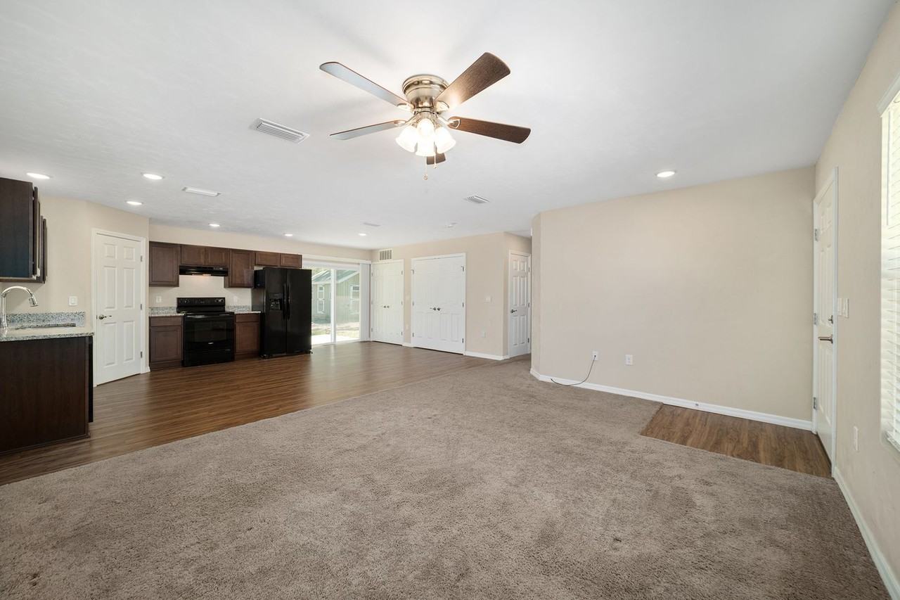 23935 Ne 118th Ave - Photo 7 of 26