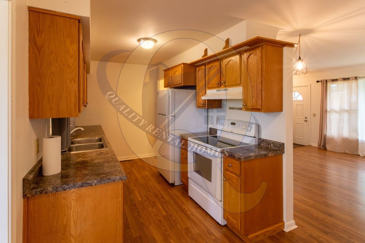 4380 Old Colony Dr - Photo 4 of 27