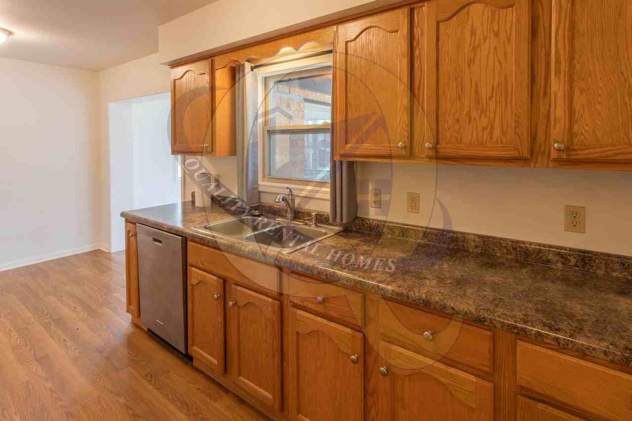 4380 Old Colony Dr - Photo 5 of 27