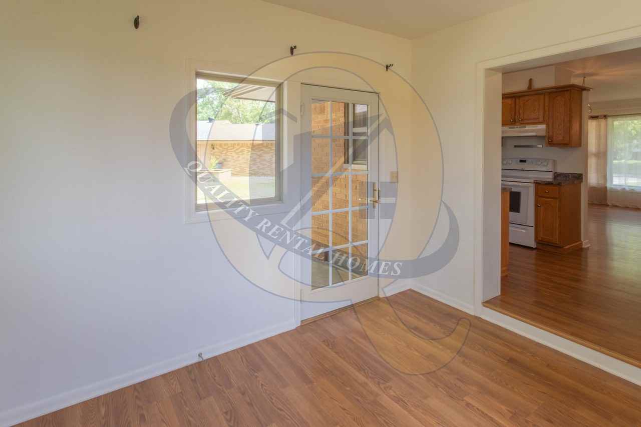 4380 Old Colony Dr - Photo 7 of 27