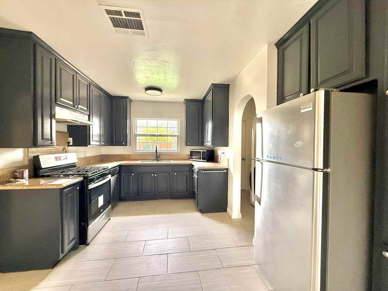 9666 Laurel Ave - Photo 2 of 32