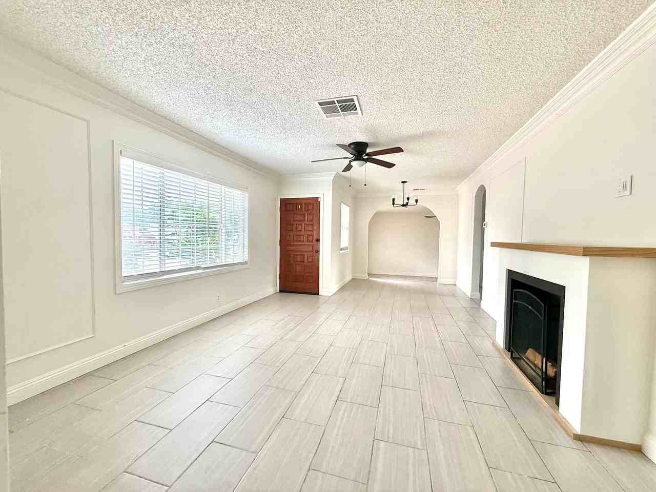 9666 Laurel Ave - Photo 3 of 32