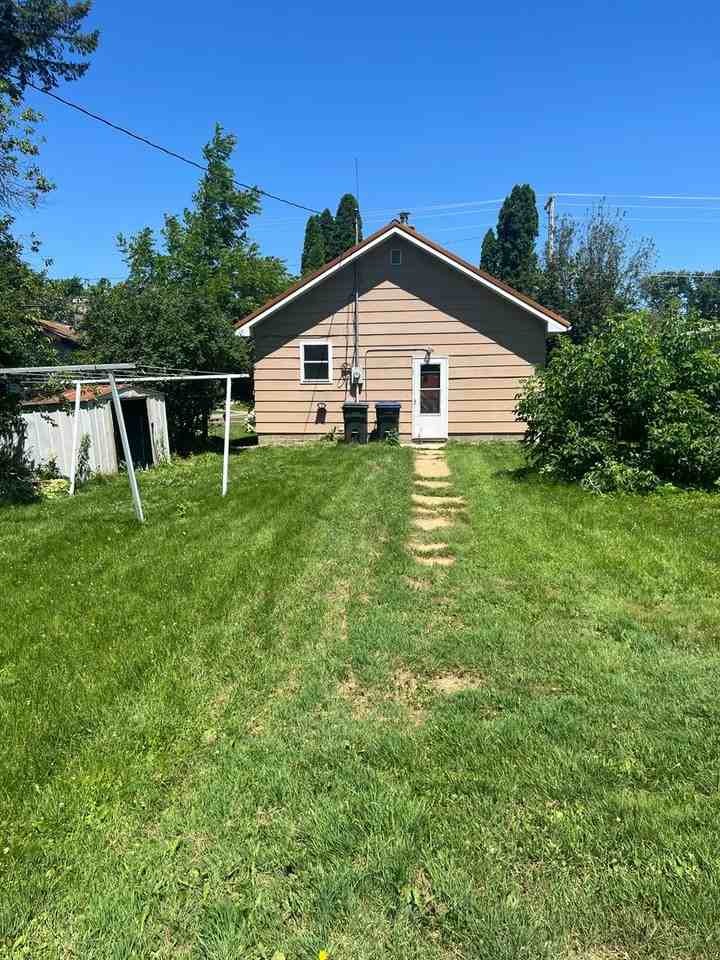 208 E 14th St - Photo 2 of 19