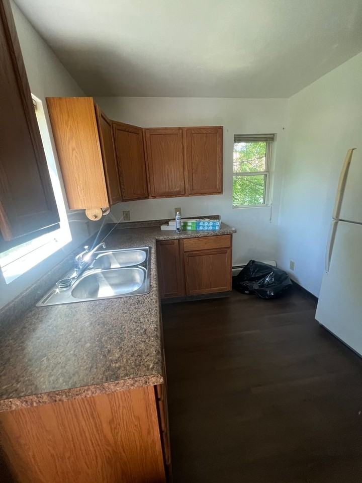 208 E 14th St - Photo 4 of 19