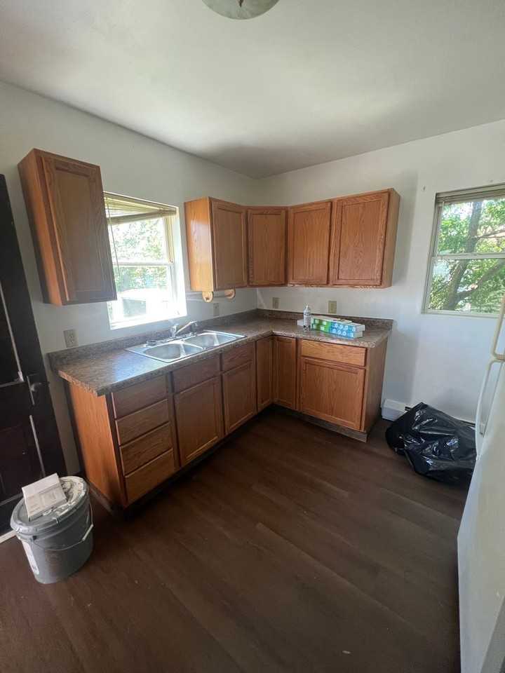 208 E 14th St - Photo 6 of 19