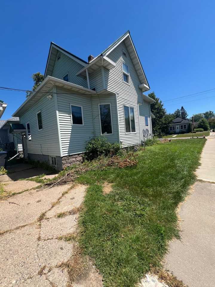 412 S Peach Ave - Photo 3 of 23