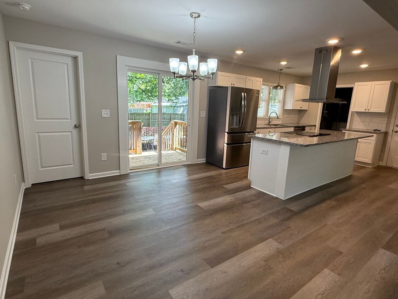 4 Poinsetta Dr Ne - Photo 3 of 17