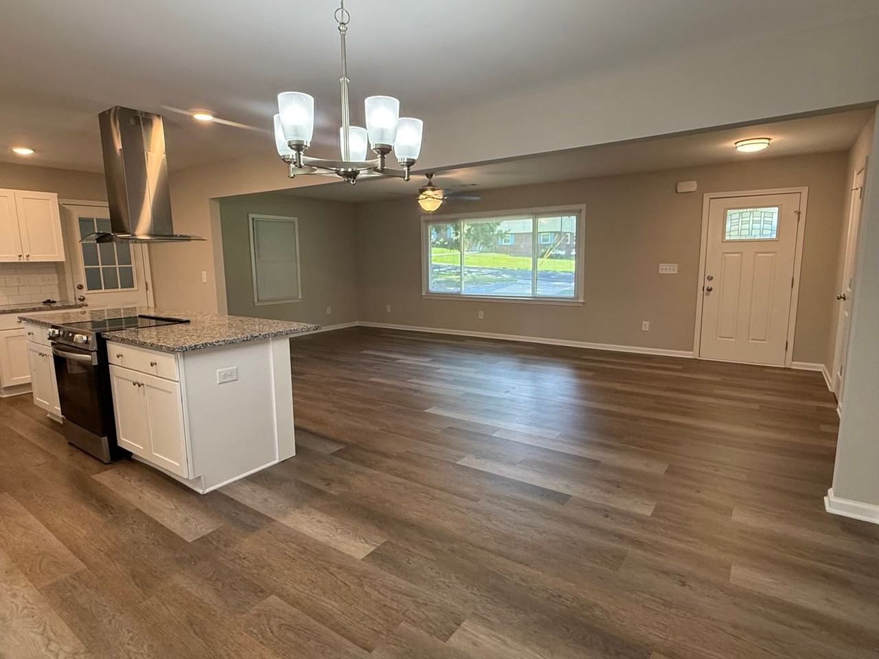 4 Poinsetta Dr Ne - Photo 4 of 17