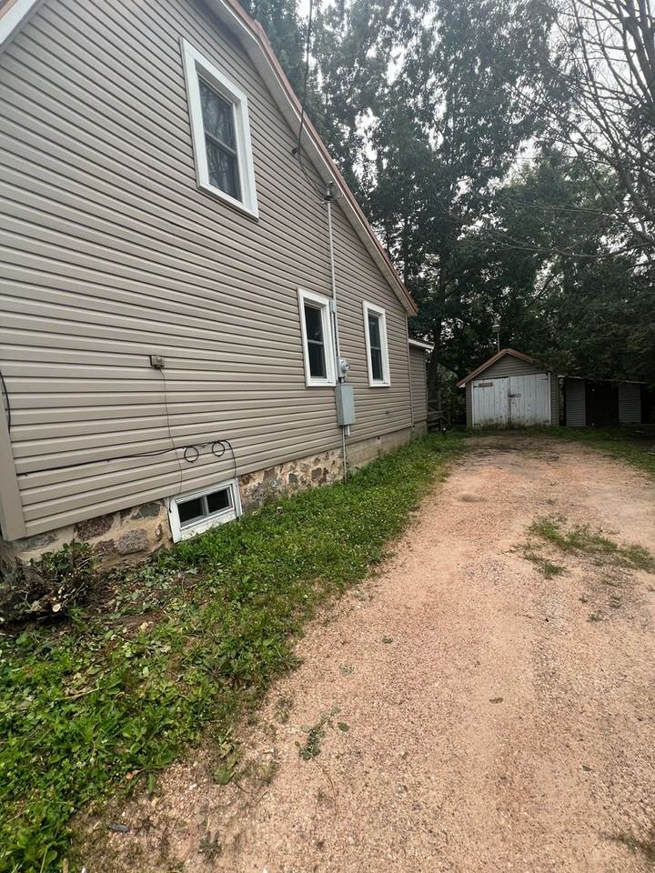 209 Pine St - Photo 3 of 29