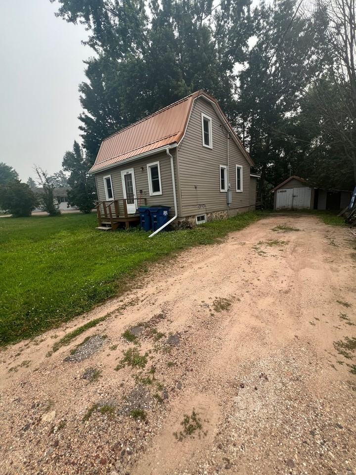 209 Pine St - Photo 2 of 29