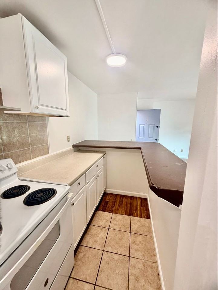 5222 Rainier Ave S - Photo 2 of 16