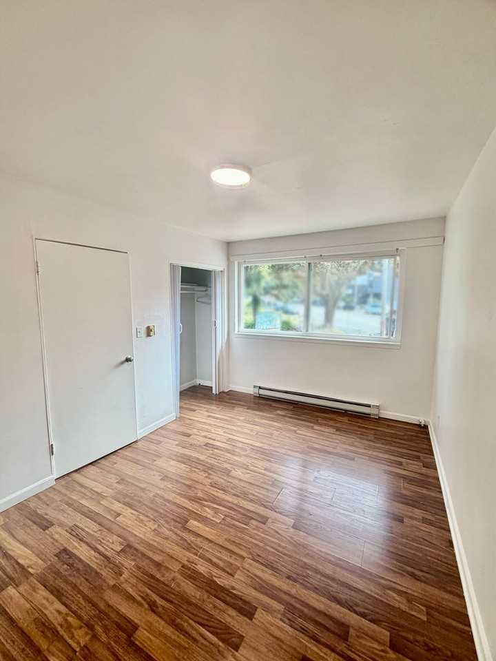 5222 Rainier Ave S - Photo 7 of 16