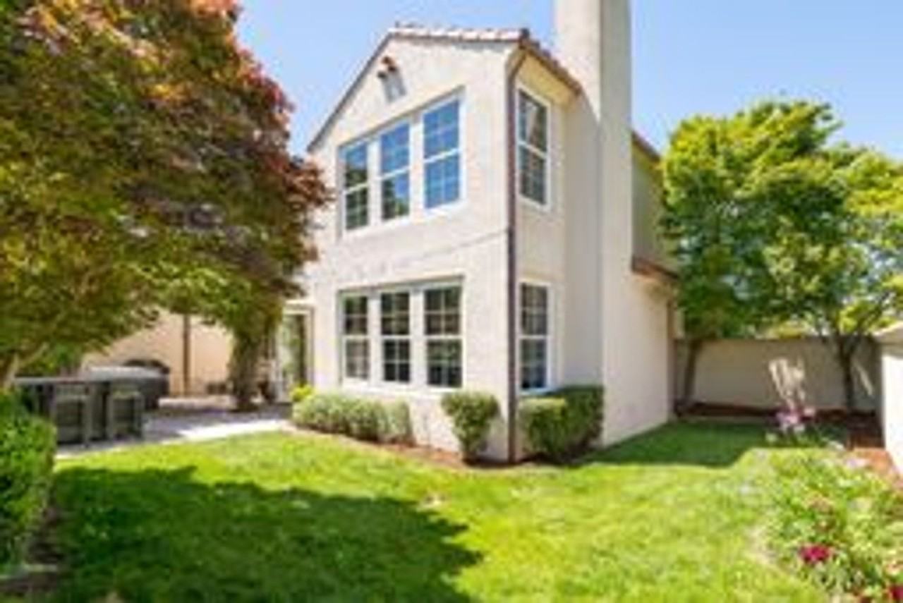 34 Woodbridge Way - Photo 3 of 30