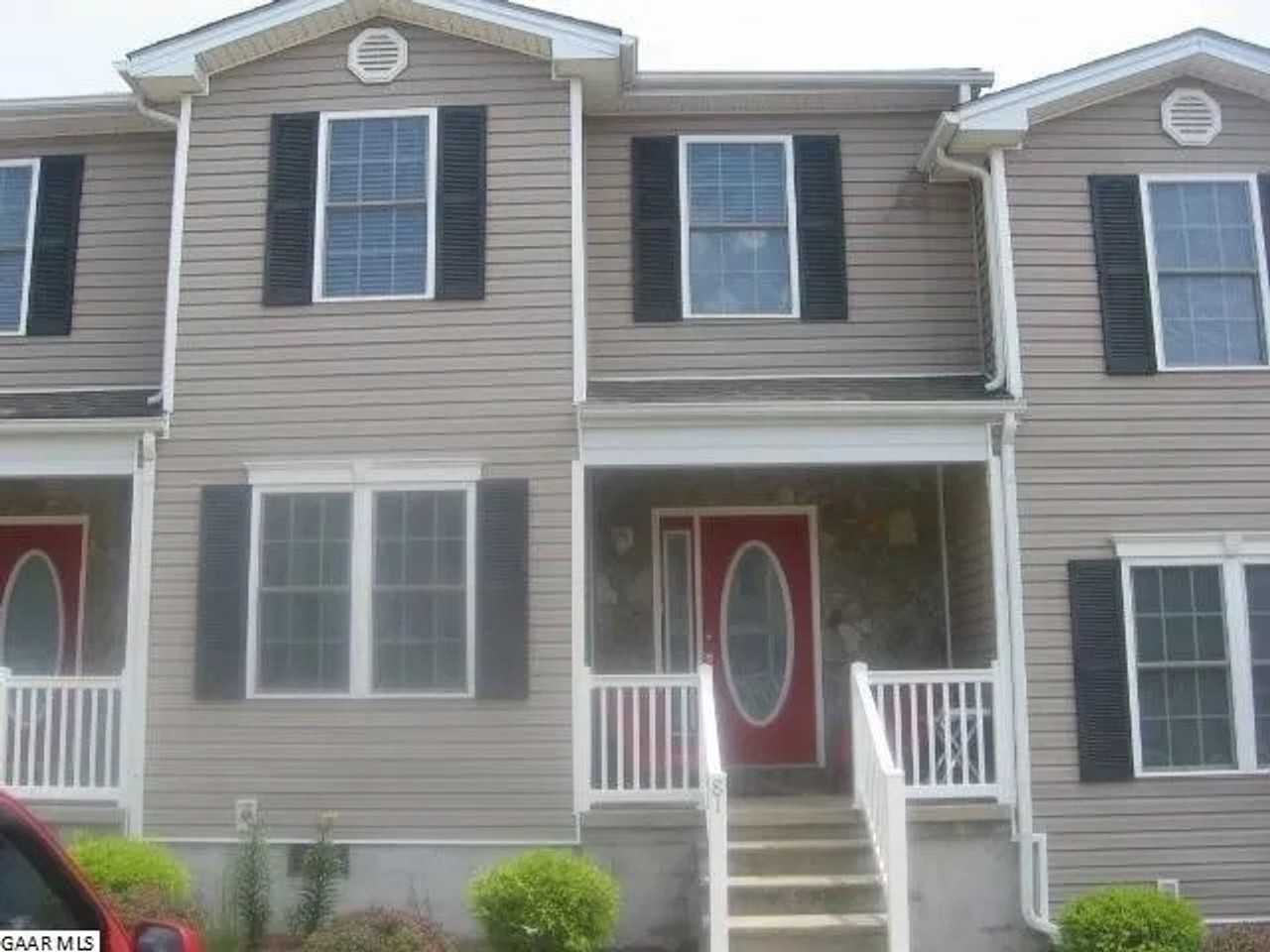 81 Pinnacle Ln - Photo 2 of 7
