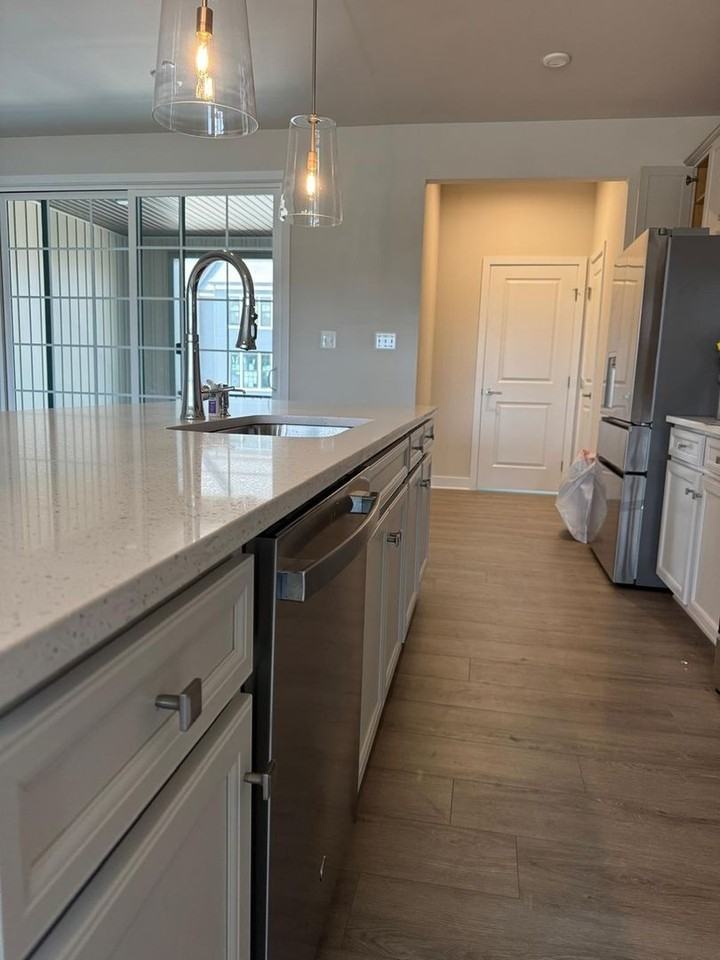 250 E Main St - Photo 7 of 36