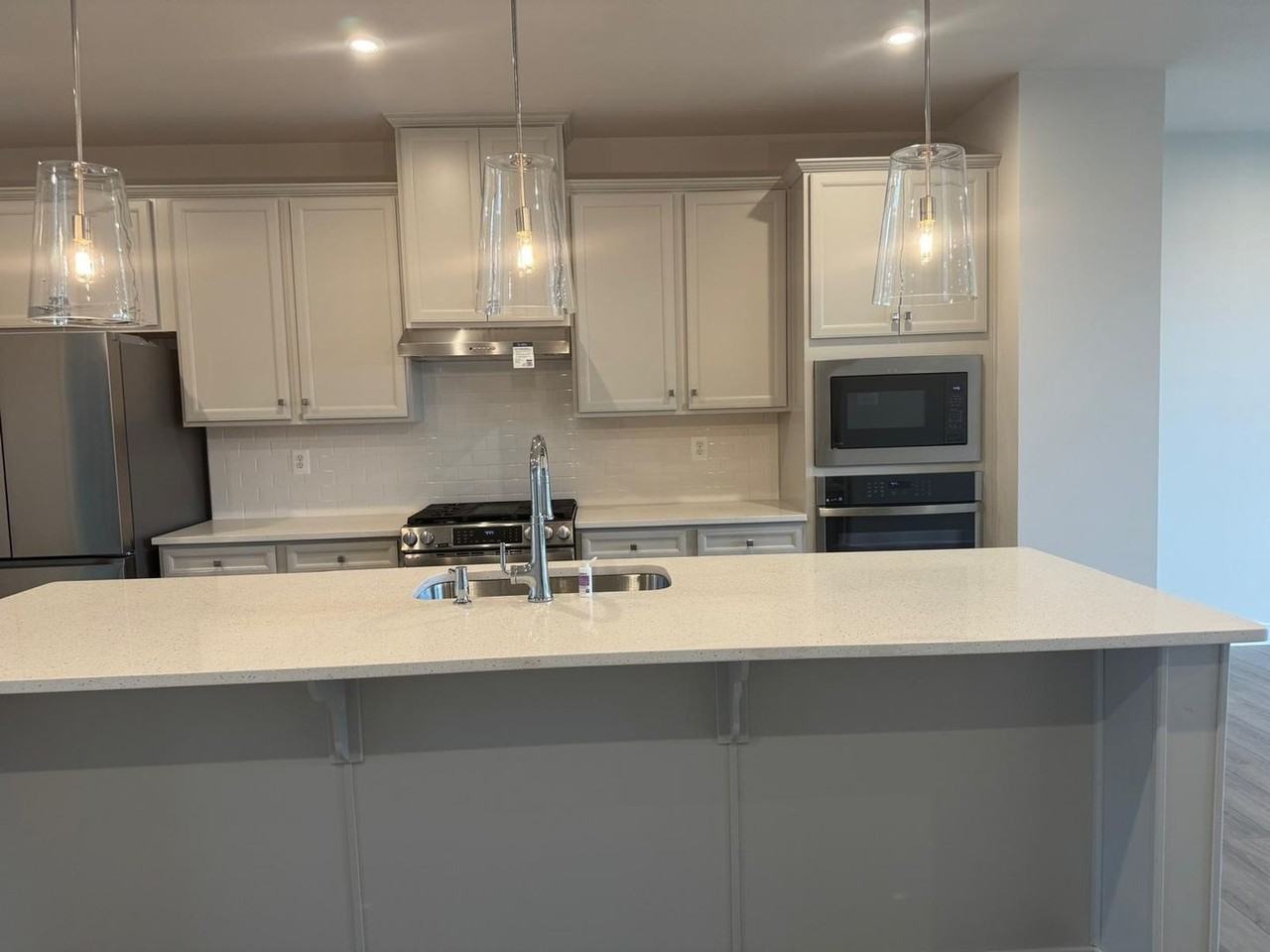 250 E Main St - Photo 6 of 36