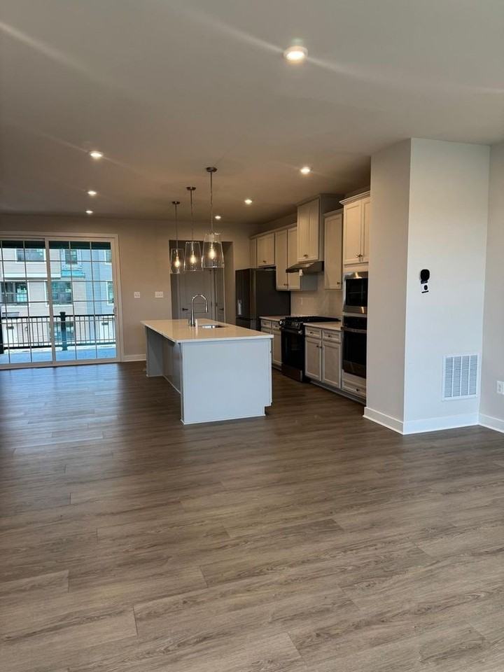 250 E Main St - Photo 2 of 36