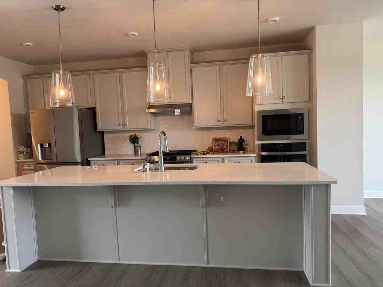 250 E Main St - Photo 5 of 36