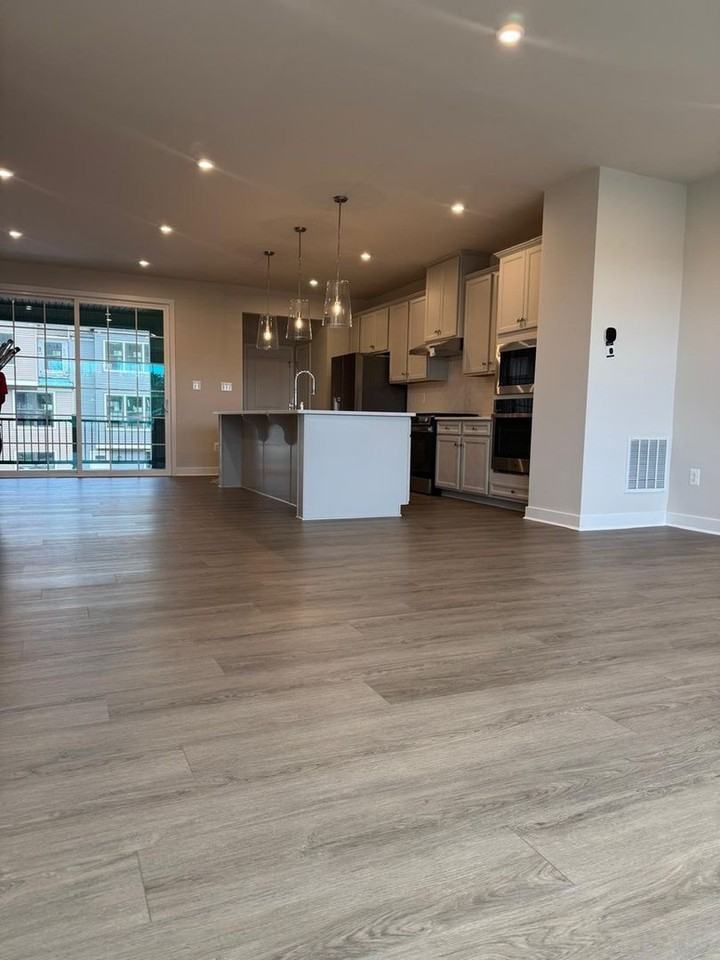 250 E Main St - Photo 3 of 36
