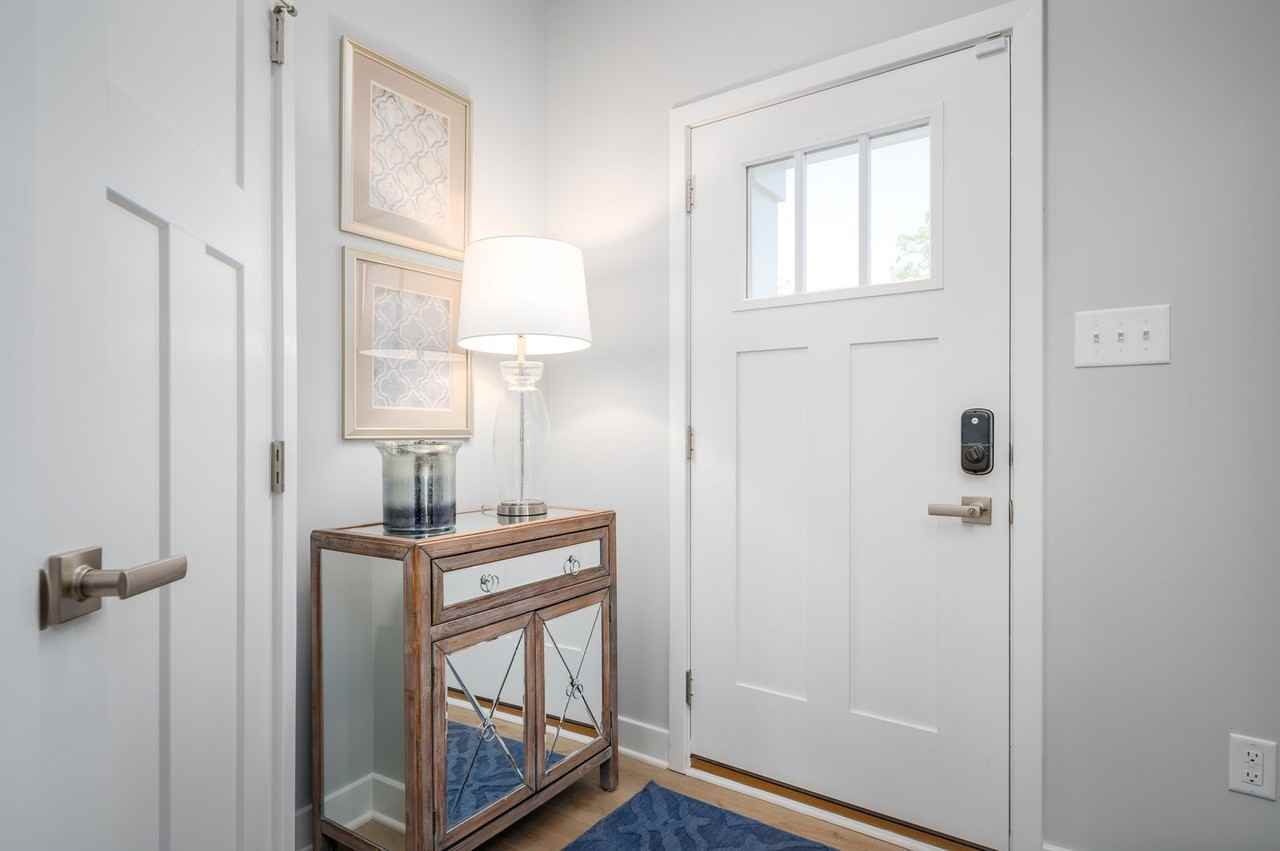 1010 Crescent Cove Ln - Photo 2 of 22