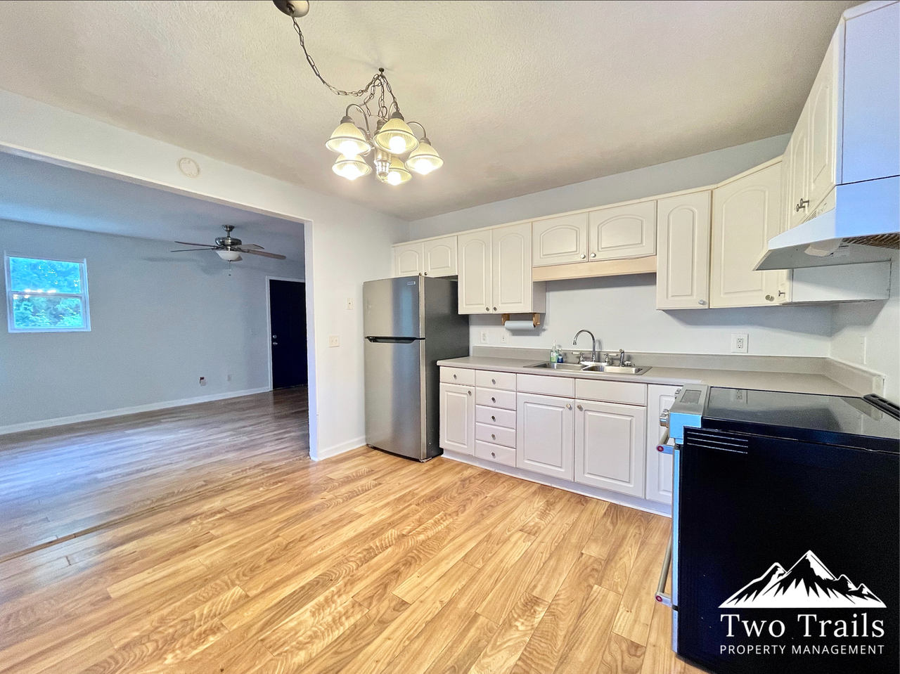 27 Sumter St - Photo 3 of 12