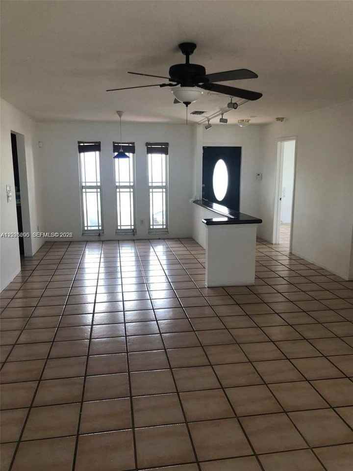 401 Se 5th St - Photo 2 of 11