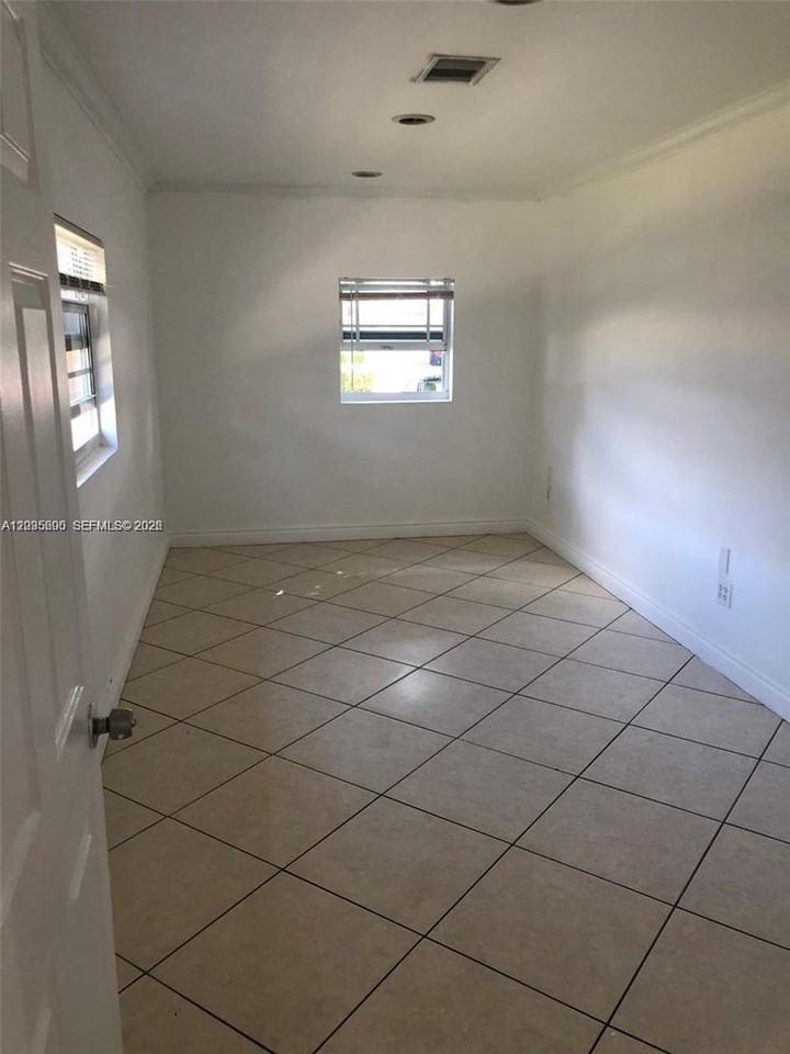 401 Se 5th St - Photo 6 of 11